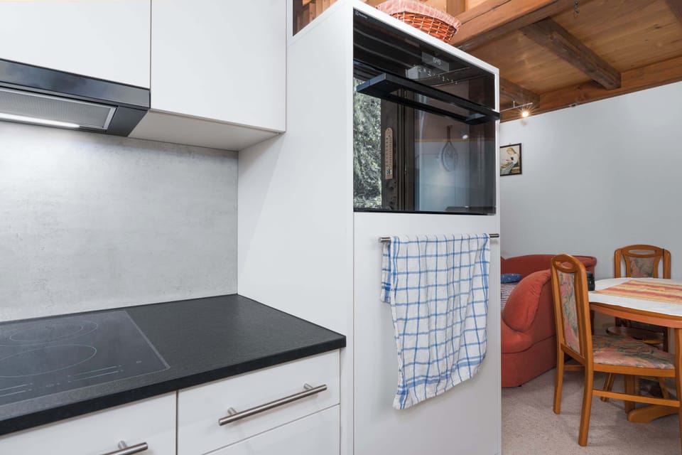 Open-plan kitchen and dining area for relaxed breakfasts and meals at home.
