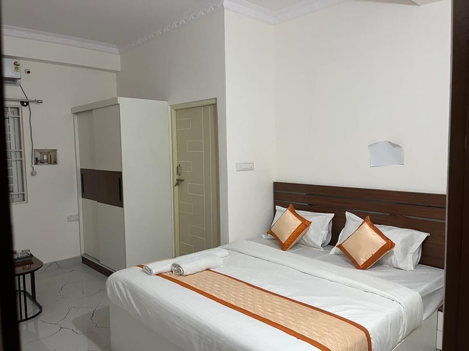 Deluxe Double Room, City View | WiFi (free)