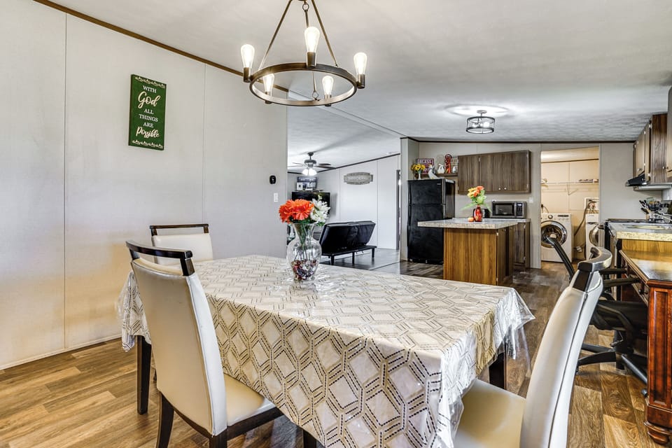 House (4 Bedrooms) | Interior