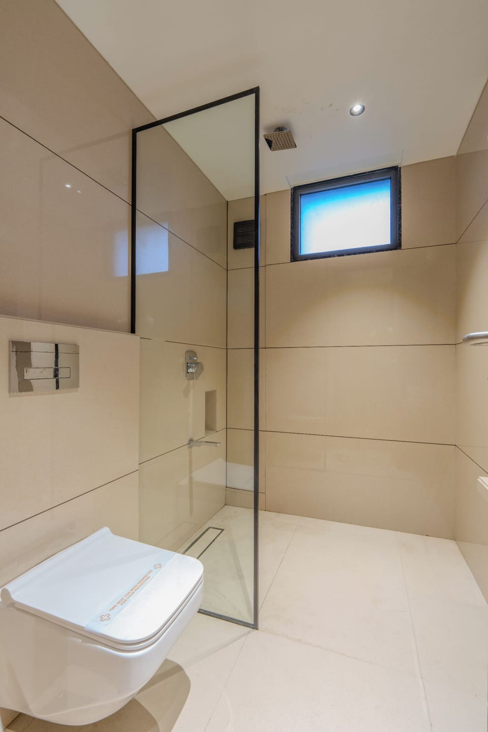 Premium Room | Bathroom | Shower, free toiletries, soap, shampoo