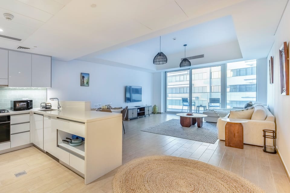 Apartment, Balcony | Living area