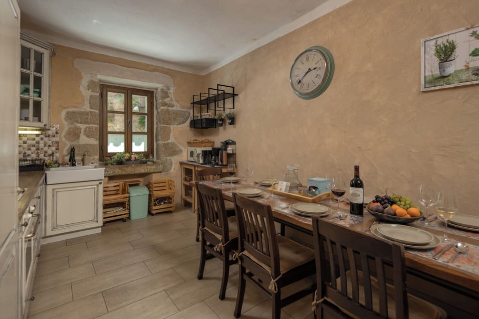 Family Villa, 4 Bedrooms, Microwave (Villa Dalmatia | Luxury Stone Villa) | Dining