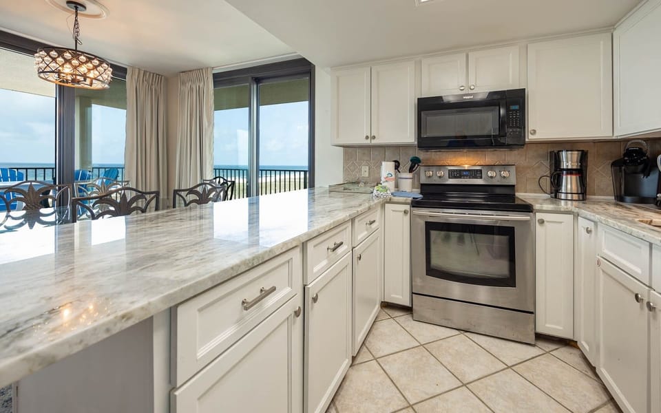 Condo, 3 Bedrooms | Private kitchen | Coffee/tea maker, fridge, oven