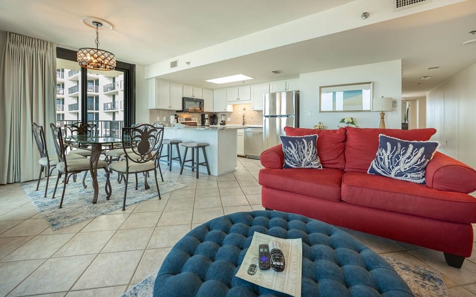 Condo, 3 Bedrooms | Living area