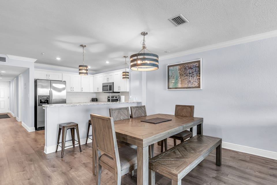 Dining/Kitchen Area