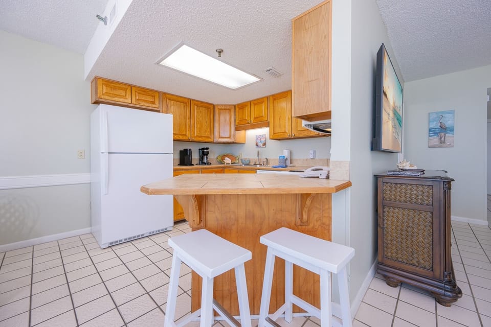 Condo, 1 Bedroom | Private kitchen | Coffee/tea maker, fridge, oven