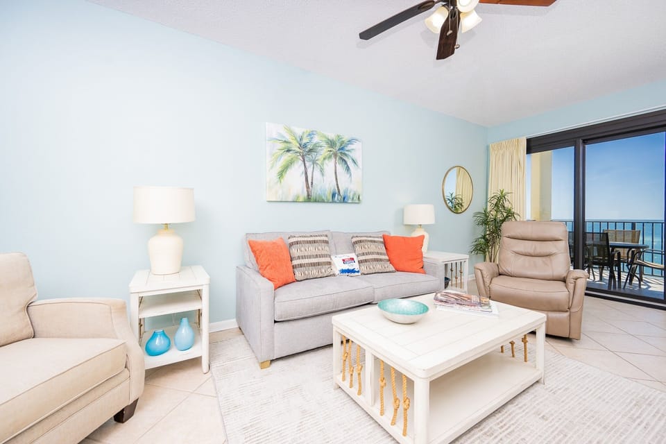 Condo, 1 Bedroom | Living area