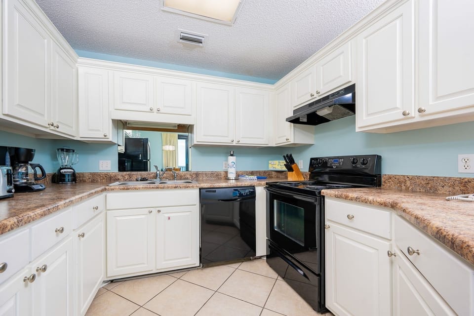 Condo, 1 Bedroom | Private kitchen | Coffee/tea maker, fridge, oven