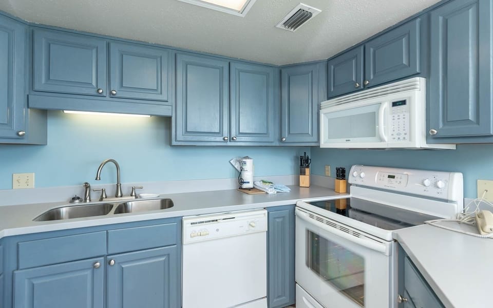 Condo, 1 Bedroom | Private kitchen | Coffee/tea maker, fridge, oven