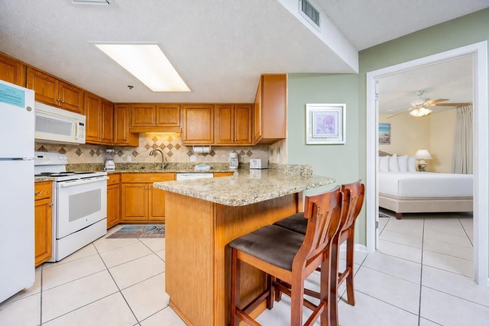 Condo, 3 Bedrooms | Private kitchen | Coffee/tea maker, fridge, oven