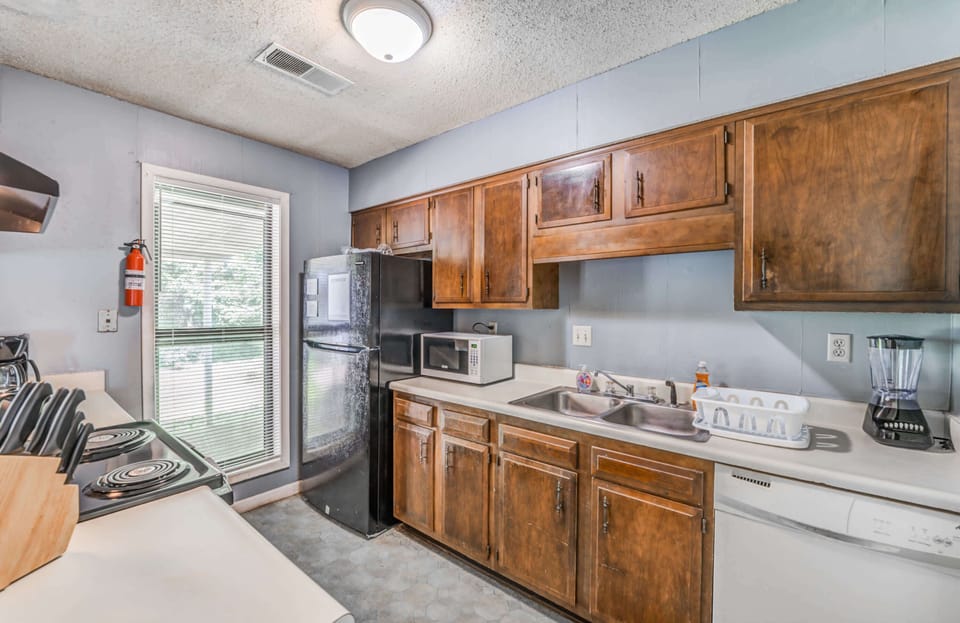 Full kitchen 