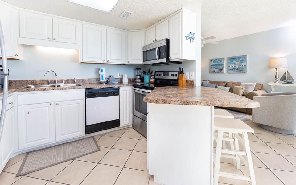 Condo, 1 Bedroom | Private kitchen | Coffee/tea maker, fridge, oven
