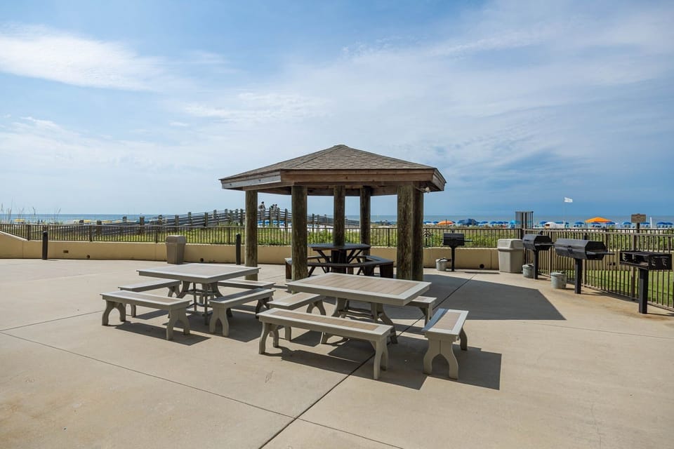 Condo, 1 Bedroom | Outdoor dining