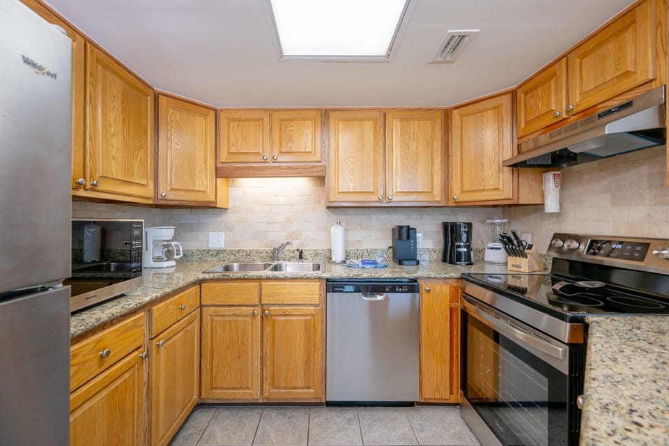 Condo, 1 Bedroom | Private kitchen | Coffee/tea maker, fridge, oven