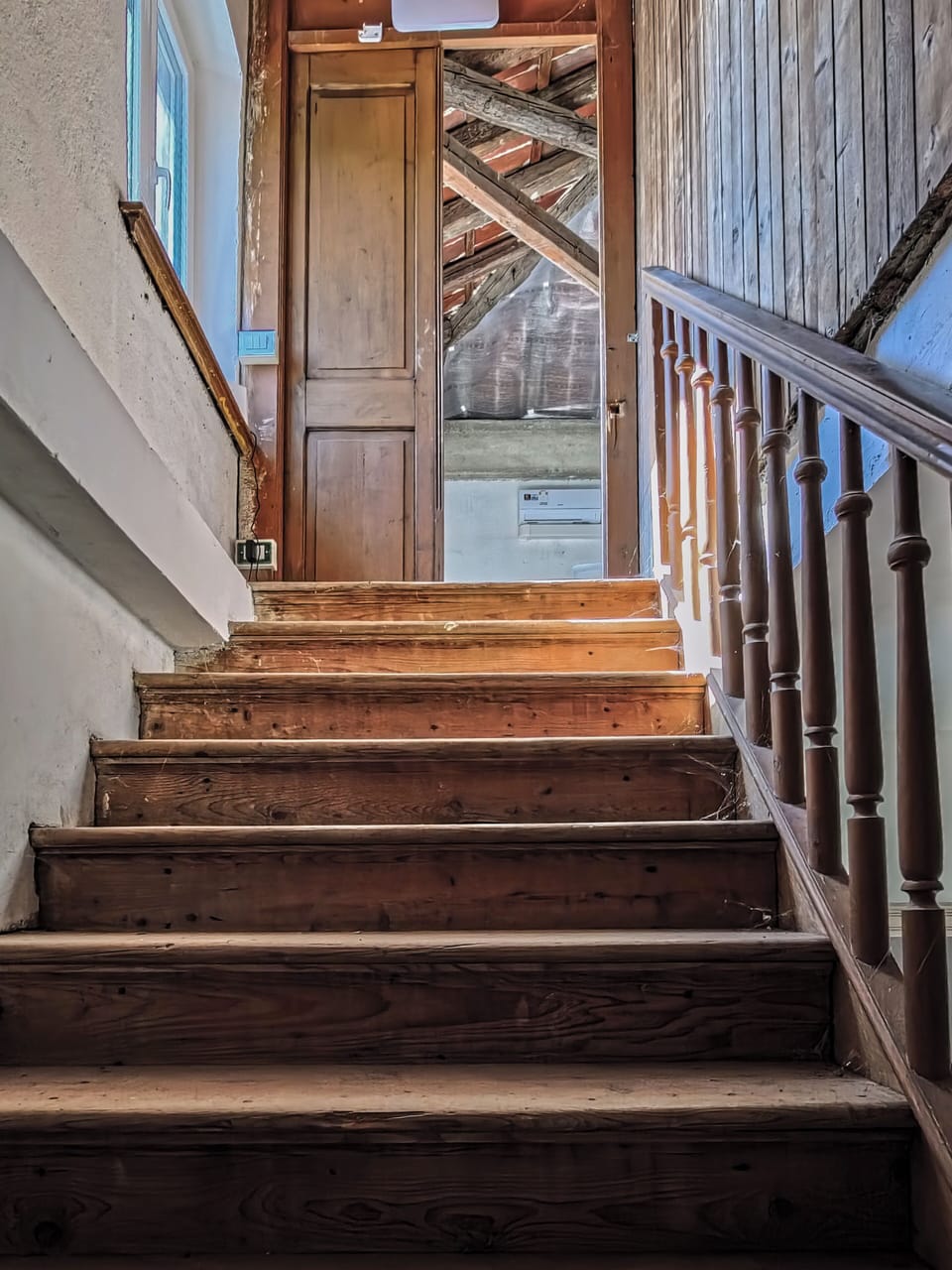 Handrails in stairways