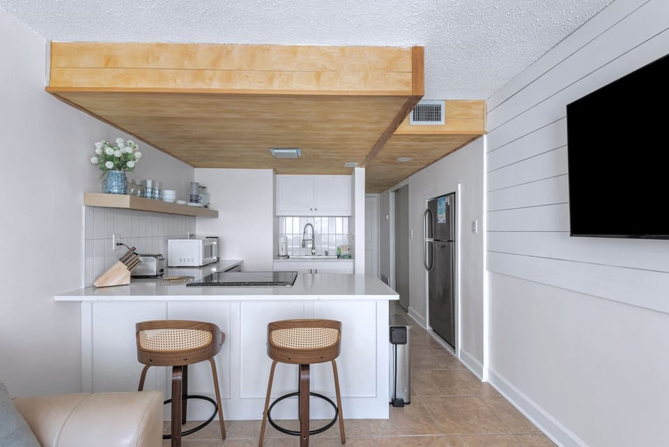Seaside Pearl - 2nd level Kitchen
