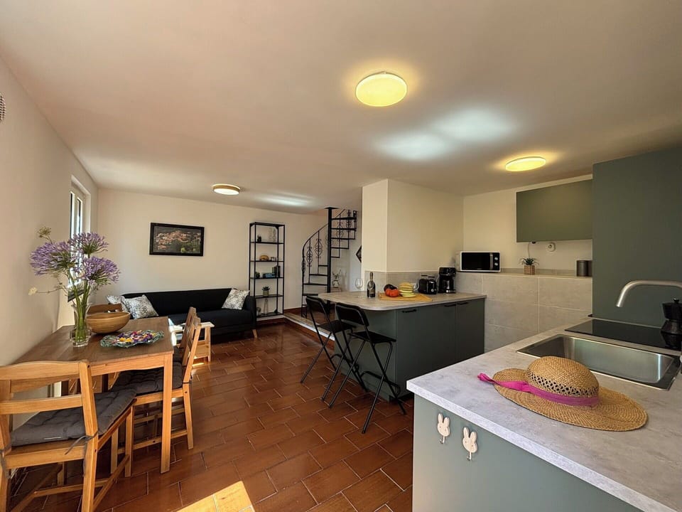 Autumn, Kitchen, Living Room, Spring, Summer