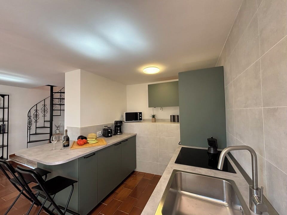Autumn, Kitchen, Living Room, Spring, Summer