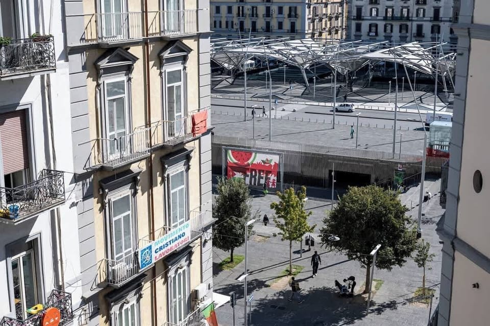Piazza Garibaldi dall'alto, dal balcone della Suite