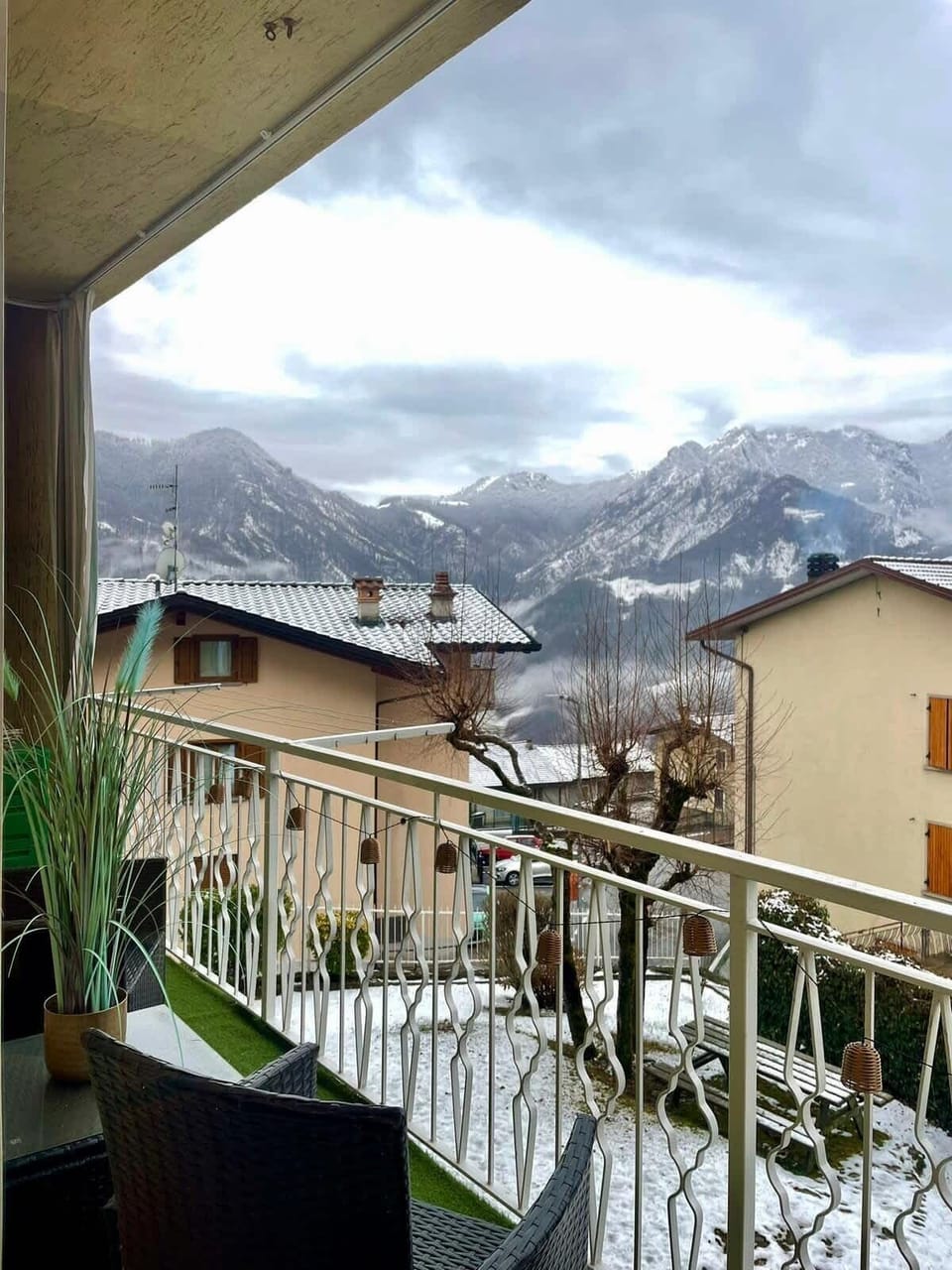 In winter, everything turns beautifully white — a quiet, snowy panorama where you can relax and breathe pure, fresh mountain air.