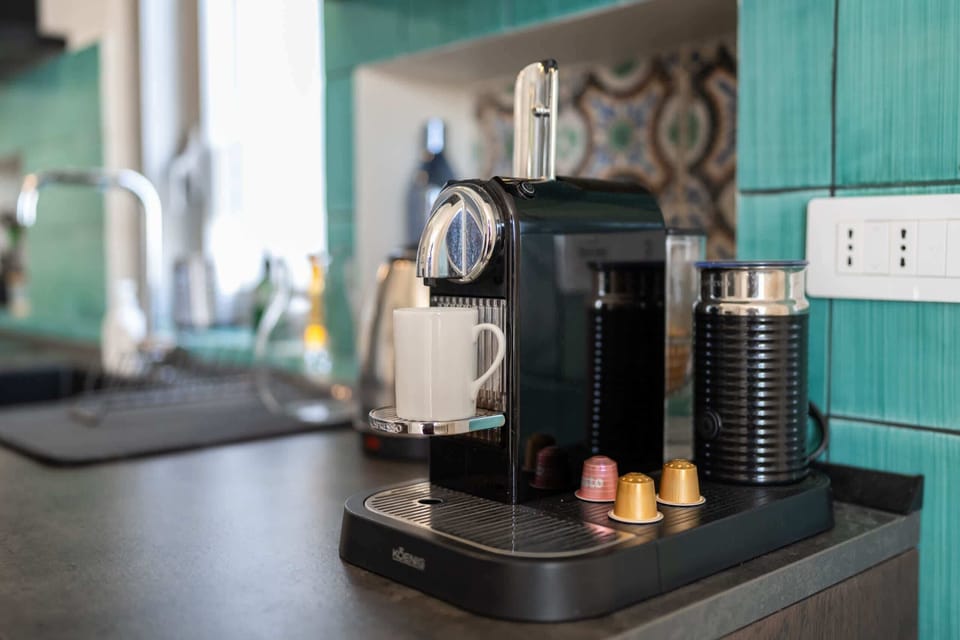 Angolo caffè con macchina espresso