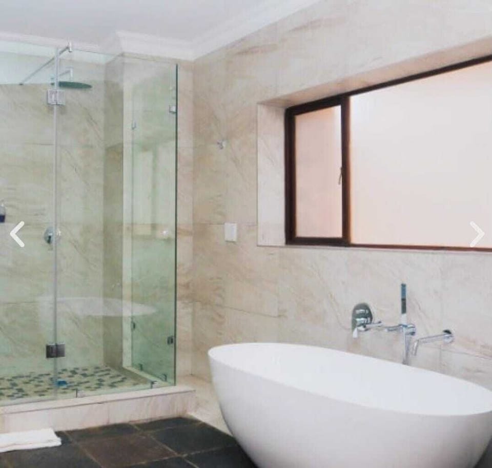 Luxury Suite, Garden View | Bathroom | Combined shower/tub, hair dryer, towels, soap