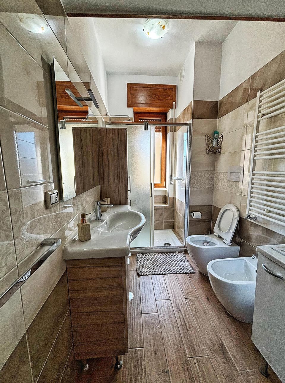 Family Room, Balcony, Courtyard View | Bathroom | Free toiletries, hair dryer, towels, soap
