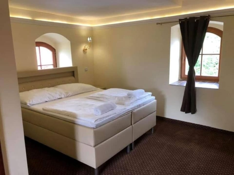 Double Room | WiFi (free), bed sheets