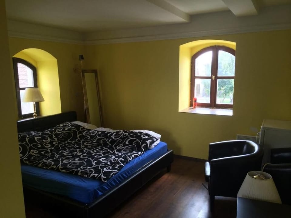 Double Room | WiFi (free), bed sheets