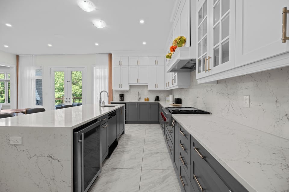 Luxury House, 4 Bedrooms, Garden View | Private kitchen | Coffee/tea maker, fridge, microwave, oven