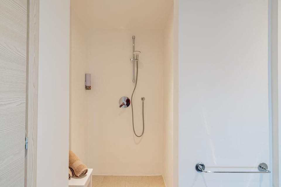 Comfort Quadruple Room | Bathroom