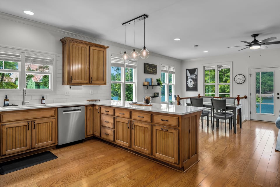 Fully equipped kitchen with island seating.