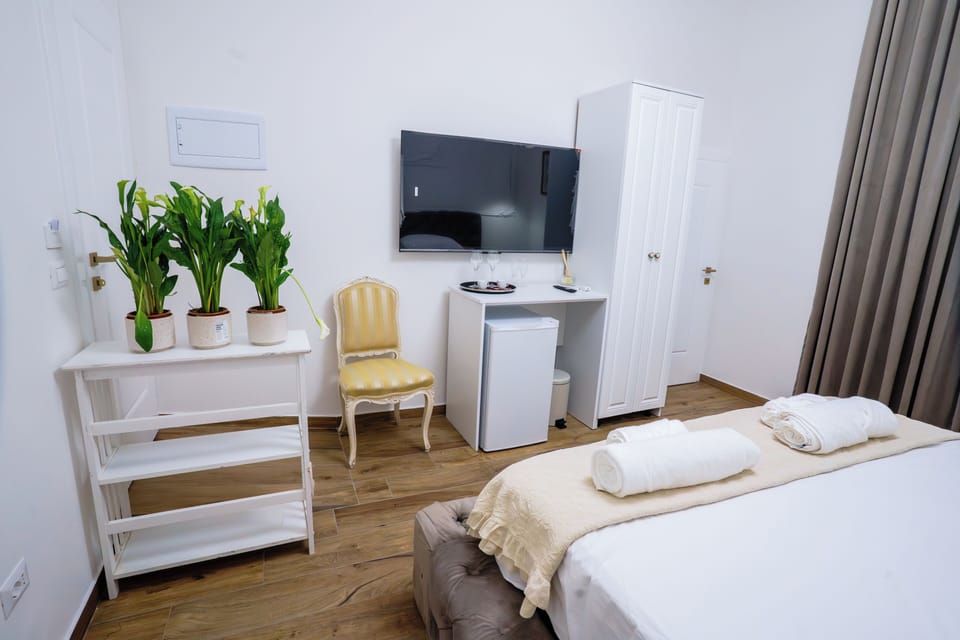 Deluxe Double Room | Iron/ironing board