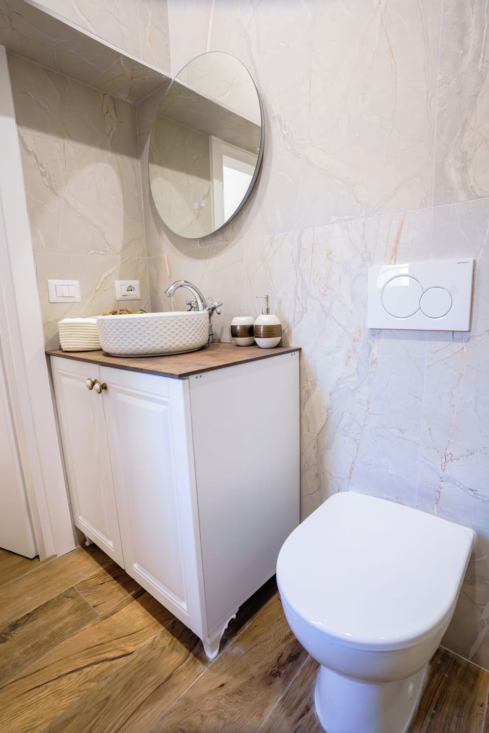Deluxe Double Room | Bathroom | Shower, free toiletries, hair dryer, towels