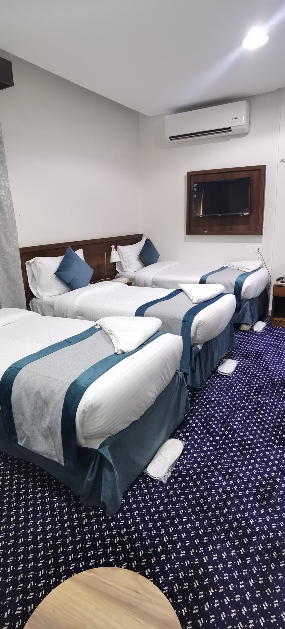 Basic Quadruple Room | Desk, WiFi (free)
