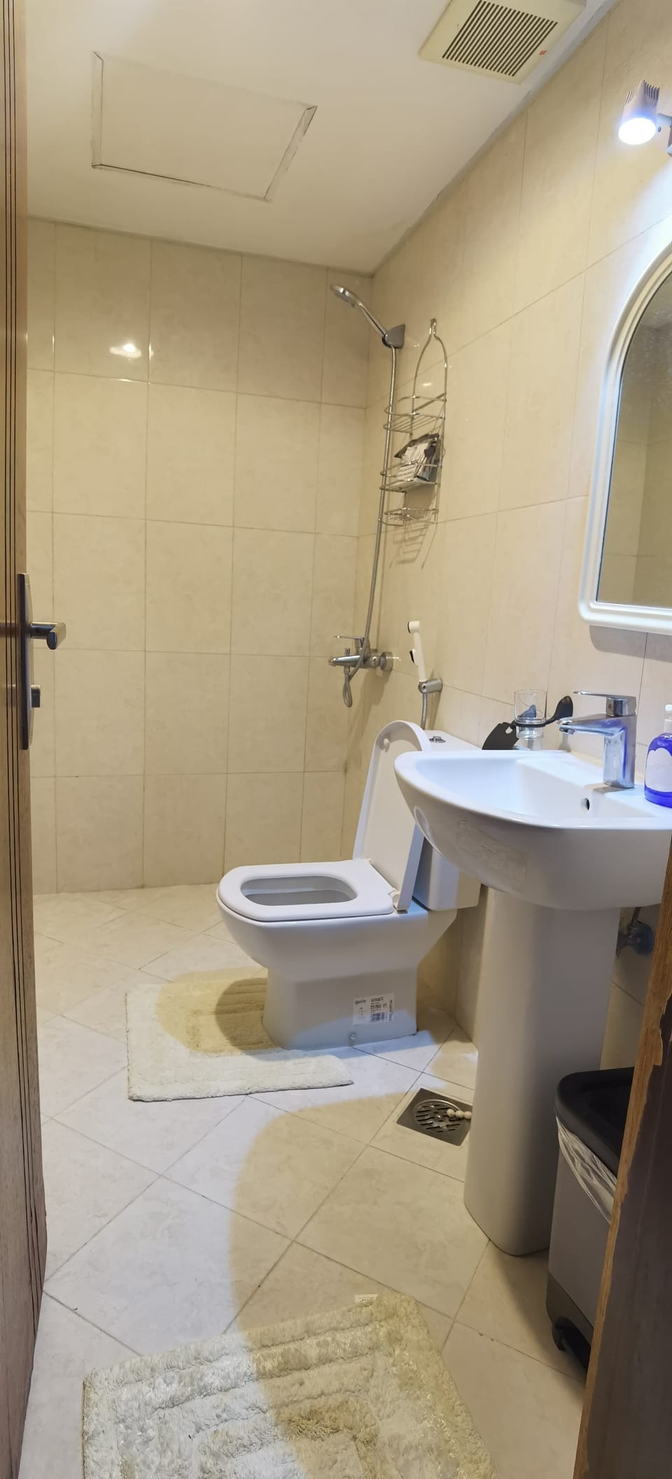 Basic Quadruple Room | Bathroom | Free toiletries, hair dryer, soap, shampoo