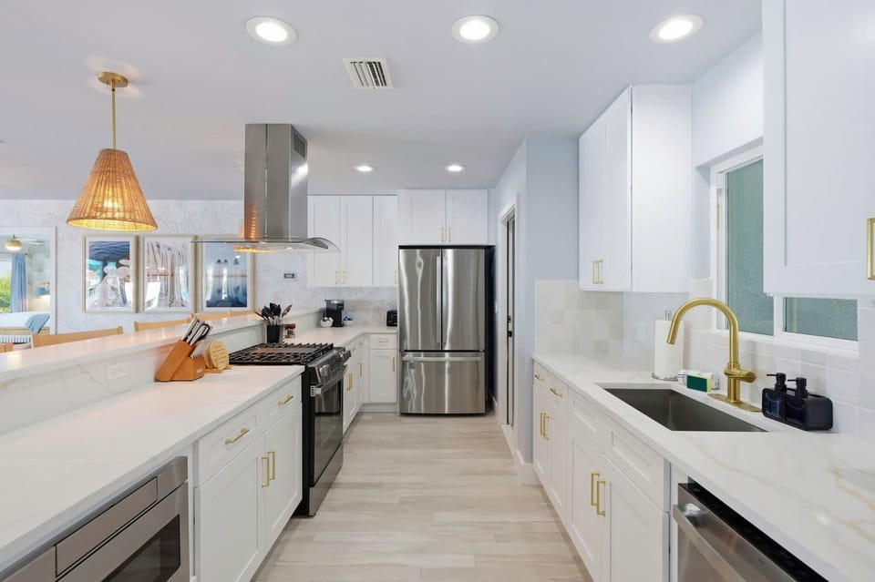 Chef’s Dream Kitchen – Fully stocked with high-end appliances and plenty of cabinetry, making cooking a breeze.