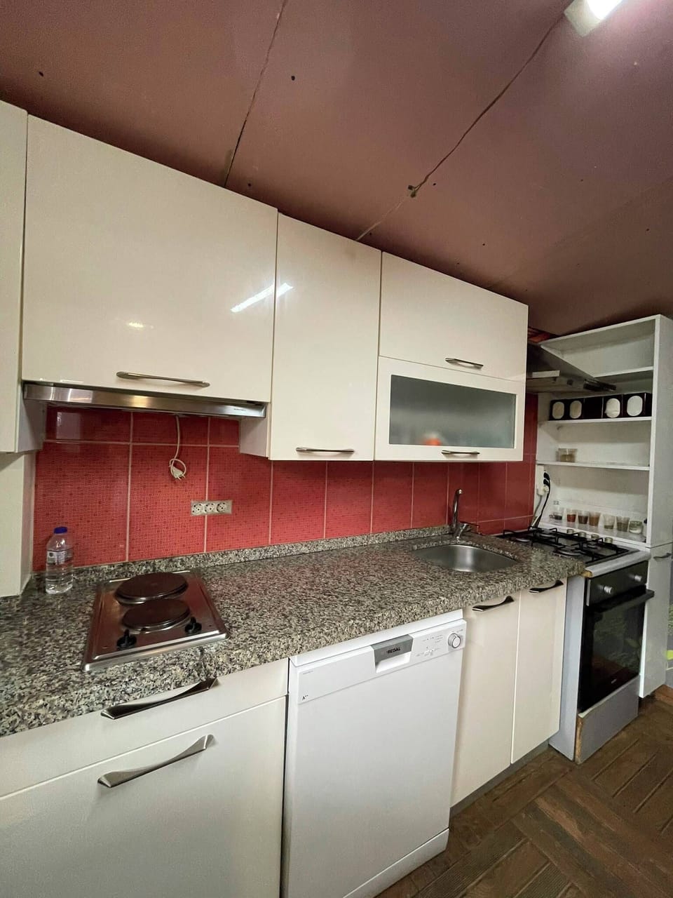Deluxe Room, City View | Private kitchen