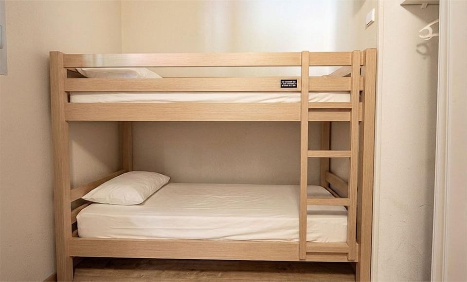 Bunk beds in the sleeping nook give the group extra space after a day exploring Ax 3 Domaines.