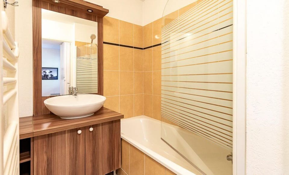 The shower and bathtub offer a place to unwind after a day outdoors or the residence pool.