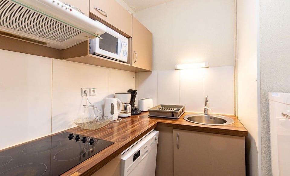 The kitchenette's dishwasher and cooktop keep self-catering simple between trips up the gondola.