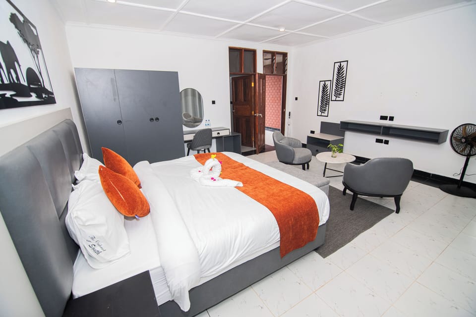 Comfort Suite, Balcony, Mountain View | Desk, laptop workspace, WiFi (free)