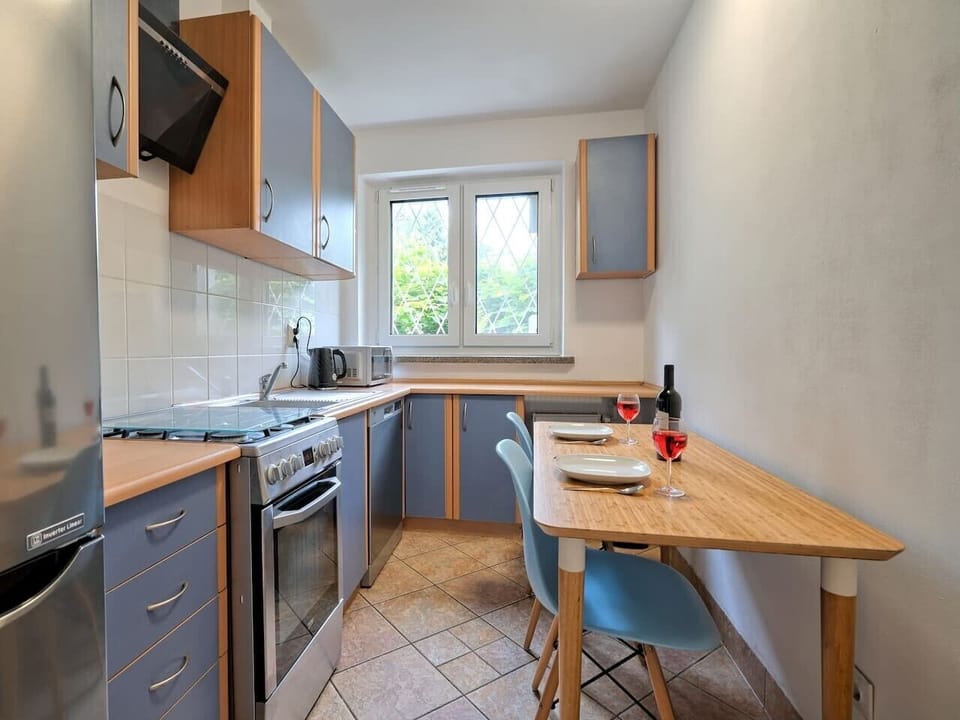 Gdańsk Apartment for 5 Guests - Great Location | Book Now with RENTUJEMY.COM