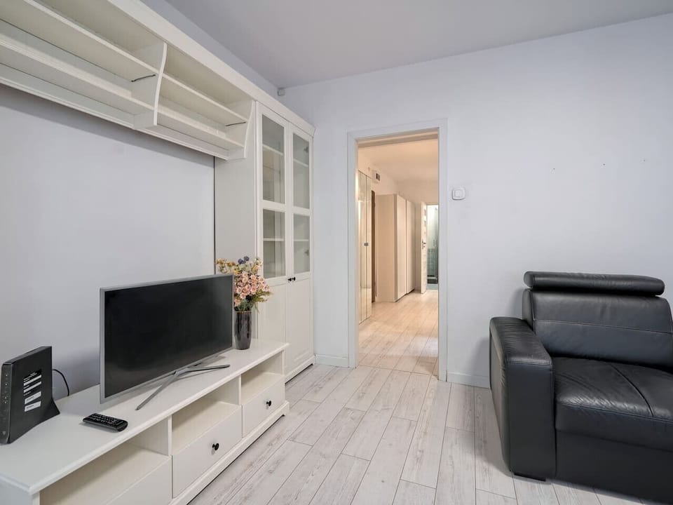 Gdańsk Apartment for 5 Guests - Great Location | Book Now with RENTUJEMY.COM