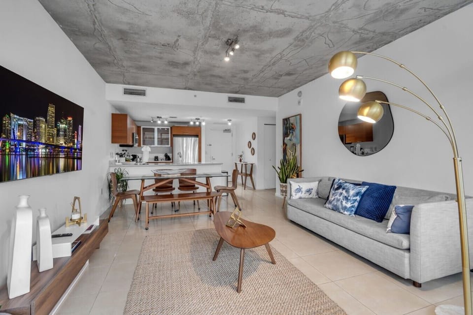 6-web-or-mls-3250NE1stAve613-5