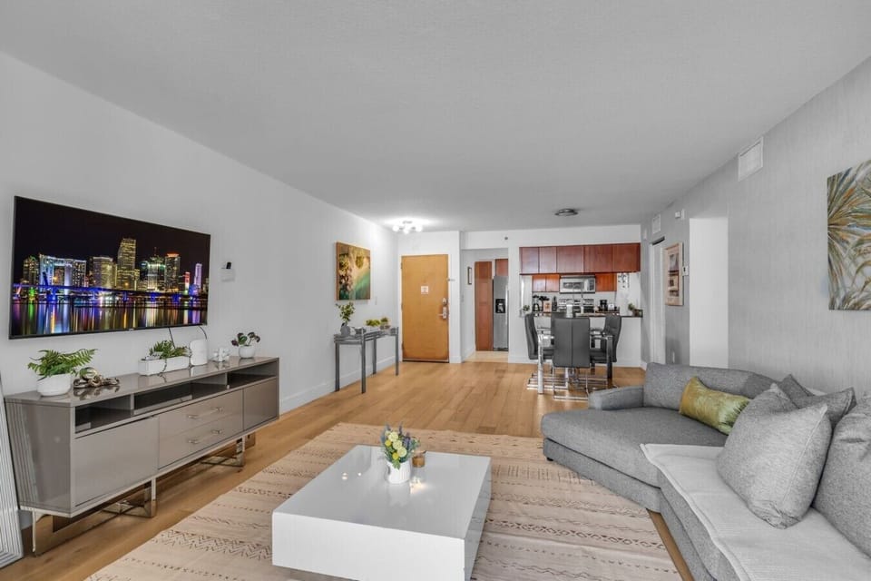 5-web-or-mls-1200BrickellBay#1702-4