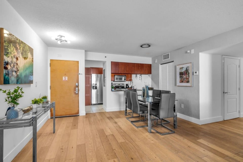 6-web-or-mls-1200BrickellBay#1702-5