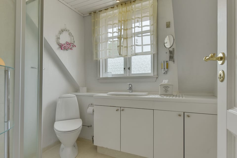 Quadruple Room, 2 Bedrooms | Bathroom | Shower, hair dryer, towels