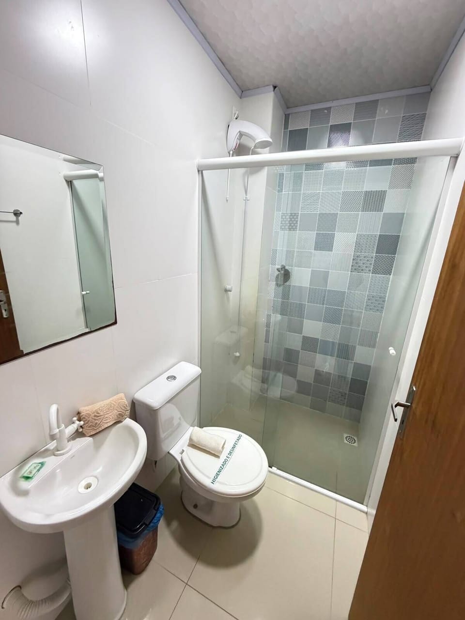Standard Triple Room | Bathroom | Shower, towels, soap, toilet paper