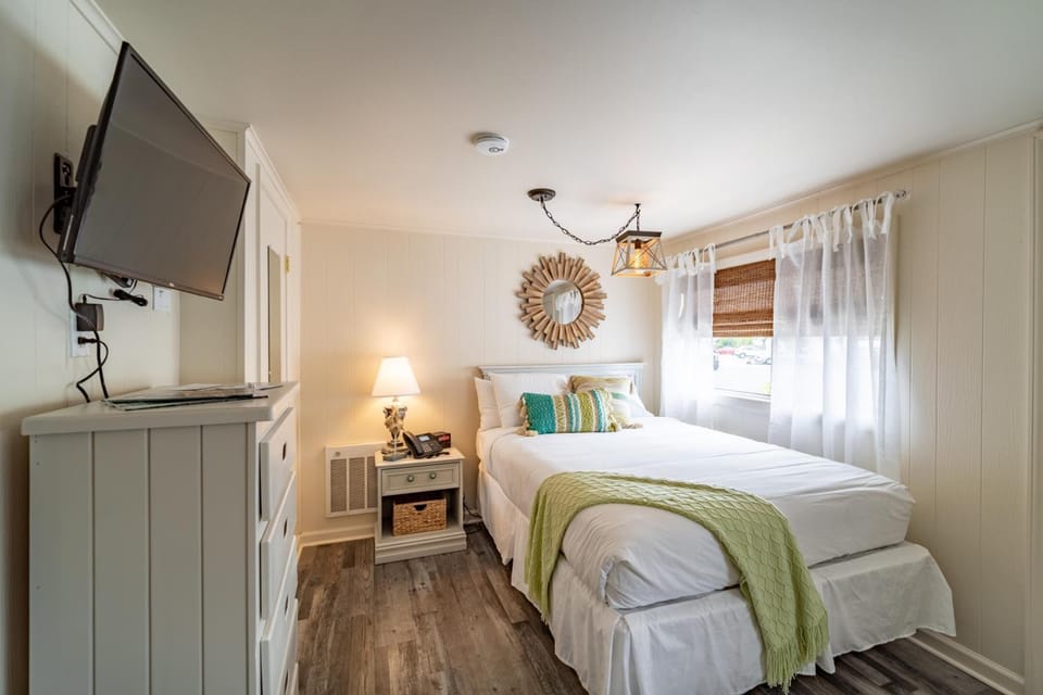 Bedroom. Interior and views may vary based on location and availability.